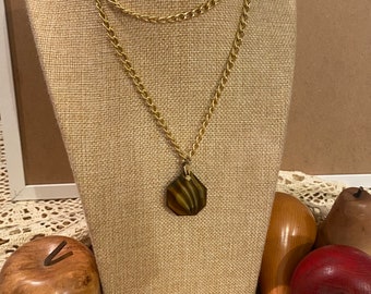 Beautiful vintage gold tone chain , light weight chain with glass faux tigers eye pendant , 30 inch chain length, great condition