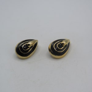 stunning vintage retro gold tone clip on earrings, detailed with black enamel, new-old stock, great condition, 2.7cm drop, statement earring