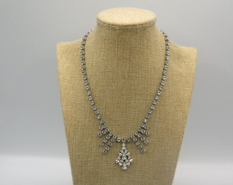 gorgeous vintage silver tone rhinestone necklace , cocktail necklace , beautiufl piece , 16.5inch length , vintage , vintage necklace