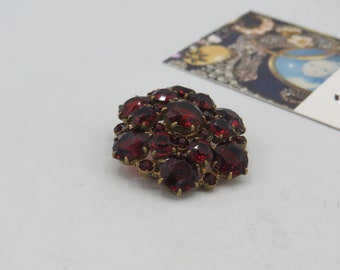 espectacular pasta trasera abierta en tono dorado vintage? granate? broche, alta calidad, diseño exquisito, excelente estado, 3 cm de diámetro, declaración