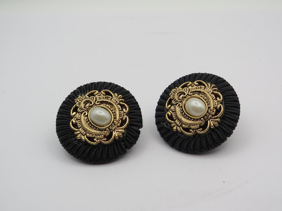 amazing vintage clip on statement earrings, ruffled material with a faux pearl and plastic ornate decoration for lite weight comfortable....
