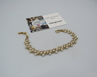 NAPIER SIGNED beautiful elegant gold tone and faux pearl bracelet, perfect for a vintage wedding, great condition, 8-inch length