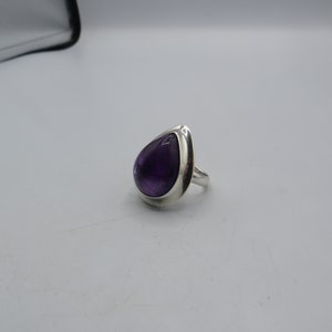 amazing vintage silver ring signed p-m 925 , stunning piece with a glass amethyst pear cabochon, amazing condition, size P, statement ring