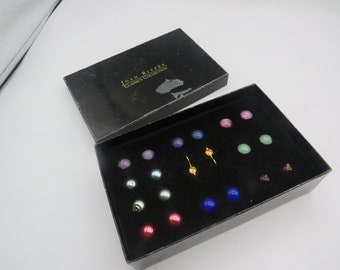 JOAN RIVERS signed stunning interchangeable pierced earrings , great condition, 9 sets of interchangeable beads, original box