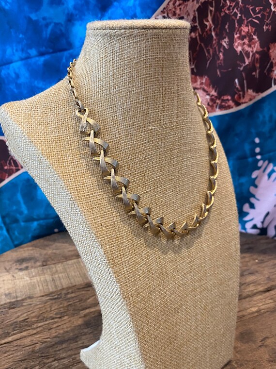 Beautiful Vintage Gold Tone Necklace With Cross Like Detailing Etsy UK