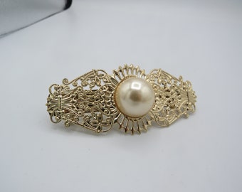 beautiful gold tone ornate metal base hair clip, stunning detailing, round faux pearl cabochon, hair accessories, 8.5cm by 3.2cm length