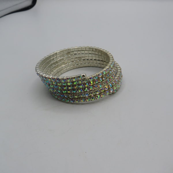 mooie vintage zilveren toon multi wrap aurora borealis strass armband, 6 rijige multi wrap, verbazingwekkende staat, 6cm binnendiameter