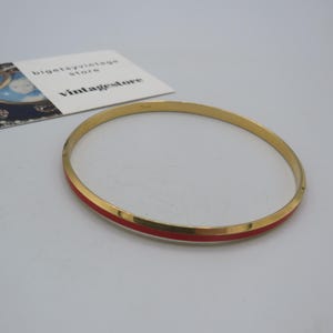 gorgeous CROWN TRIFARI signed gold tone bangle bracelet with red enamel detailing, perfect for stacking, great condition, 6.5cm inside.....