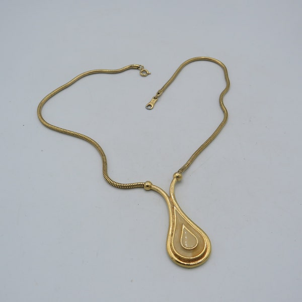 JOEL SIGNED stunning vintage gold tone snake chain necklace with a beautiful cream enamelled pendant, great condition, 17-inch length