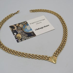 lovely vintage gold tone panther link necklace, lovely condition, 17-inch in length, 1cm thickness, staple piece, any occasion wear