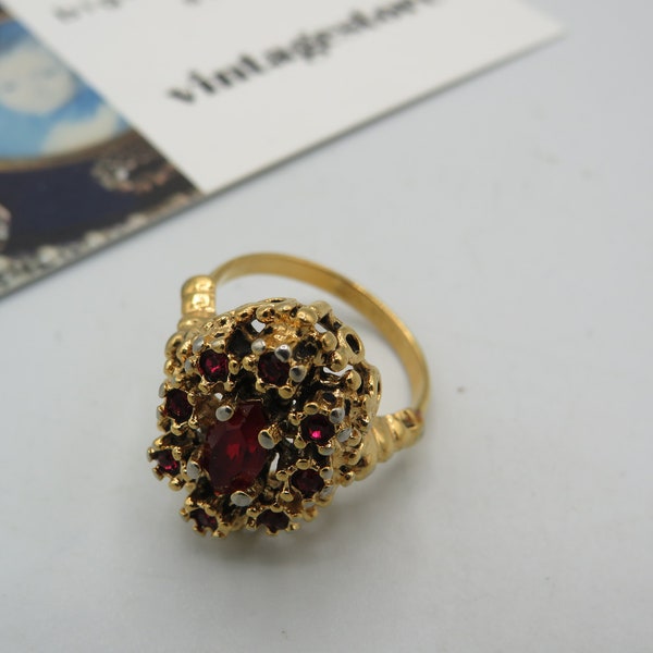 spectacular vintage gold tone KARATCLAD SIGNED stunning cocktail ring, beautiful ornate design with deep red rhinestones, high end.......