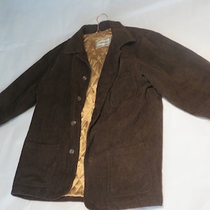 RARE THOMAS BURBERRY stunning vintage coat, 100 % cotton shell, amazing condition, smart, gold inside interior, collectable vintage