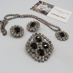 spectacular vintage silver tone cocktail jewellery parure, necklace, brooch and clip on earrings, black and clear rhinestones......