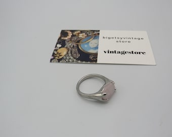 gorgeous silver tone costume ring with a beautiful soft pink cabochon glass stone, excellent condition, size T, statement ring cocktail ring