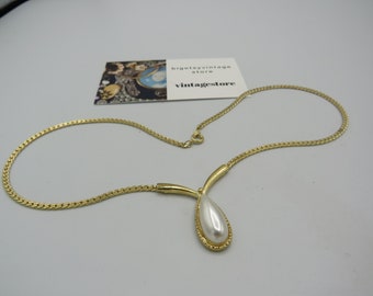 wunderschöne goldfarbene vintage Halskette, sehr schöne, elegante Form, Perlencabochon, alte Lagerware, sehr guter Zustand, 40 cm Länge