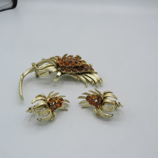 CORO SIGNED stunning vintage gold tone brooch and clip on earrings set, autumn coloured rhinestones, lovely condition, collectable ........