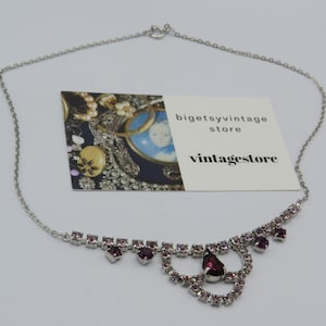 stunning vintage silver tone cocktail necklace, clear and deep purple rhinestones, excellent conditions, 16.75-inch length