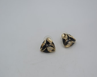 stunning vintage gold tone post back stud earrings with blue tone enamel, great condition, new-old stock, 2cm diameter, beautiful design