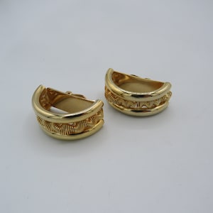 awesome vintage retro large chunky gold tone clip on earrings, amazing design, great condition, half circles, 4cm length, statement earrings