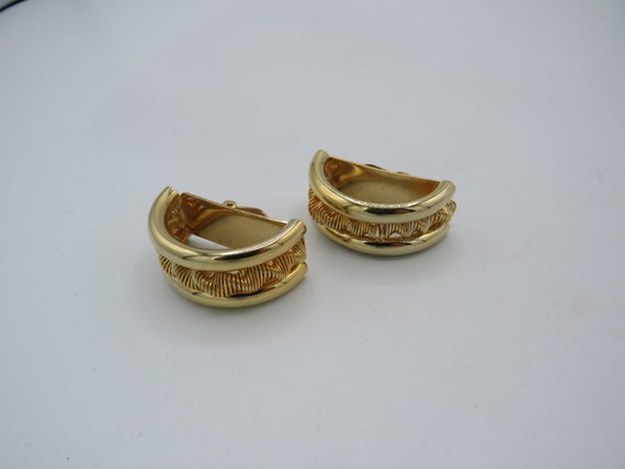 awesome vintage retro large chunky gold tone clip on earrings, amazing design, great condition, half circles, 4cm length, statement earrings