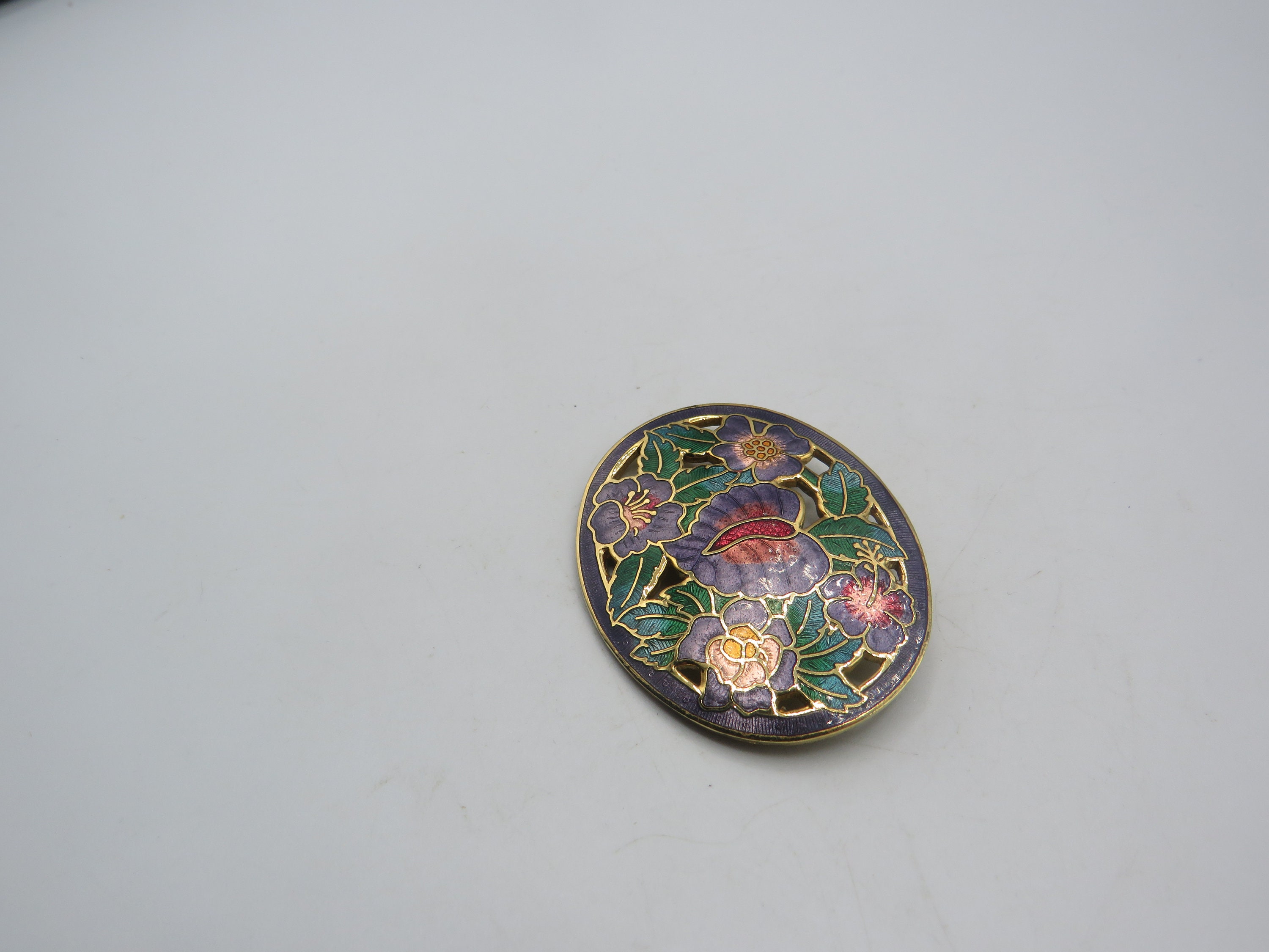 見事なヴィンテージ ゴールド トーンの七宝焼きエナメル ブローチ