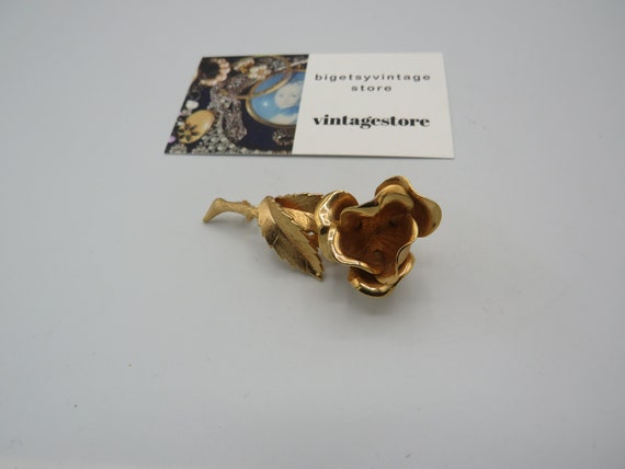 stunning vintage gold tone 3d rose brooch, stunni… - image 1