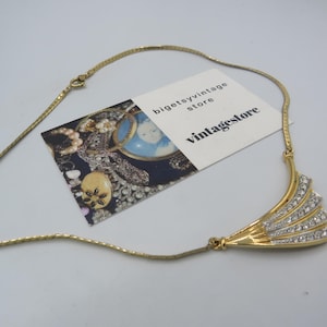 stunning vintage gold tone necklace signed SN, beautiful fan style rhinestone fixed pendant, wonderful condition, statement piece, 16-inch