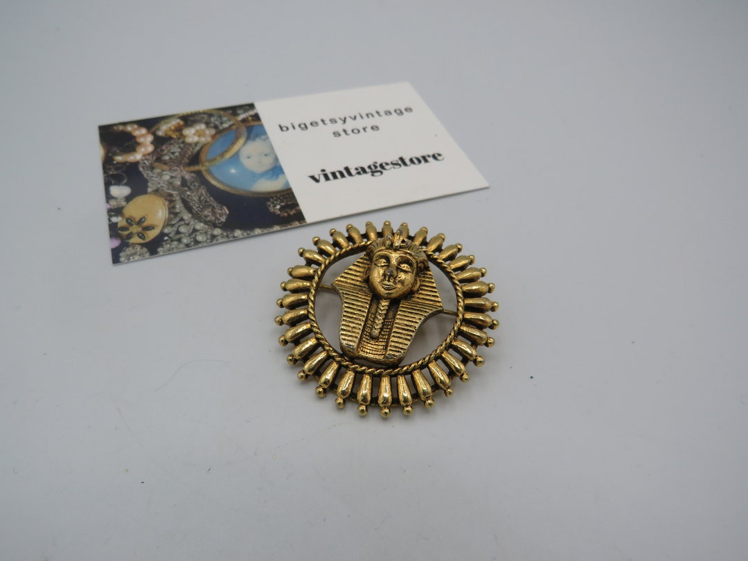 Broche CHANEL Logo Paris Bouton - Dorée - XL - NEUVE Dans Boîte Avec Reçu - Rare
