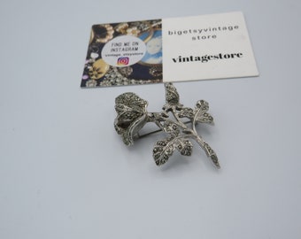 amazing vintage silver tone brooch in the form of a rose detailed in marcasite stones, stunning design, great condition, 6cm length