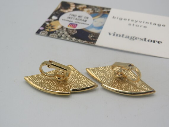 gorgeous vintage gold tone clip on earrings, stat… - image 3