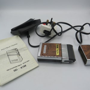 superb vintage worlds first rotary shaver in working condition, with case and instructions, amazing condition, lovely design, cool piece