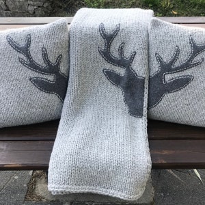 Deer application alpaca throw blanket Hand knit blanket Chunky knit throw Living room decor image 2