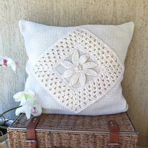 Edelweiss decorative pillow cover | Cotton throw pillow case | White crochet cushion | Chunky knit pillow