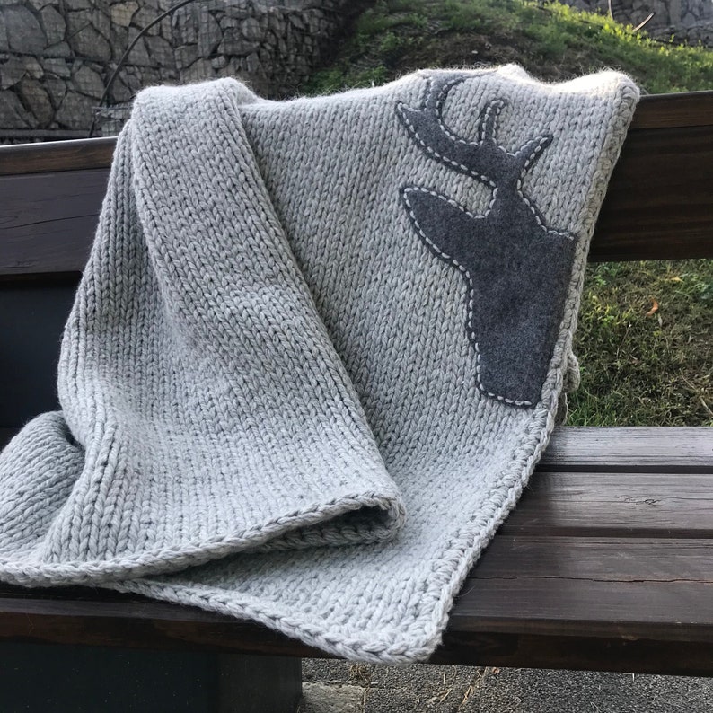 Deer application alpaca throw blanket Hand knit blanket Chunky knit throw Living room decor image 1