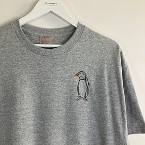 Origami Rockhopper pingüino camiseta - Diseño minimalista - Personalizable- hecho a mano