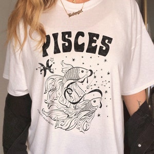 Pisces 70s Inspired T-shirt Astrology Tee Retro Inspired Pisces Graphic T-Shirt Zodiac T-Shirt Astrology top Zodiac Present Pisces girl Gift