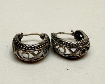 Vintage Pierced Earrings 925 Sterling Silver Filigree openwork Hoop style .75 in