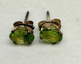 Vintage Petite Oval Peridot Stud Earrings 925 Sterling Silver Dainty Pierced August Birthstones