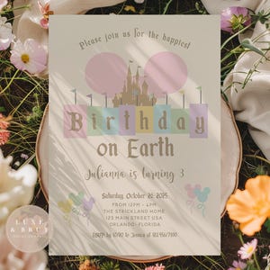 地球上で最も幸せな誕生日パーティー招待状、WDWボヘミアンテーマ招待状、Corjlで自分だけのオリジナルデザインを作成