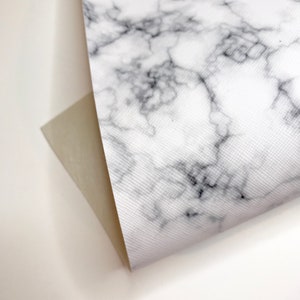 Marble print faux leather sheet, stone pattern vinyl fabric, white imitation leather, gray synthetic leather, faux leather for bows afbeelding 2