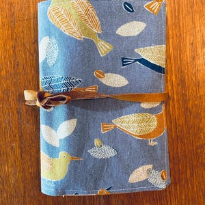 Trousse de voyage aquarelle cousue main en tissu avec des oiseaux rétro
