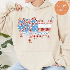 Sudadera con capucha y parches de mapa de EE. UU., sudadera con lazo patriótico del 4 de julio, camiseta vintage americana en rojo, blanco y azul, un bonito regalo de libertad para mujer.