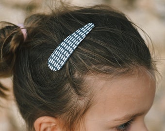 Hairclips blue with white dots, cotton hair clips for girls and woman, big hair clips that hold the hair very well, dark blue barrettes