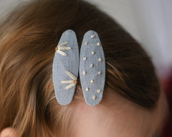 Daisy bloom and dots hair clips, beige hand embroidered snap clips, oval linen fabric hair clips, toddler girl vintage style hair accessory