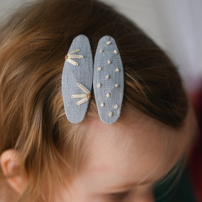 Daisy bloom and dots hair clips, beige hand embroidered snap clips, oval linen fabric hair clips, toddler girl vintage style hair accessory image 1