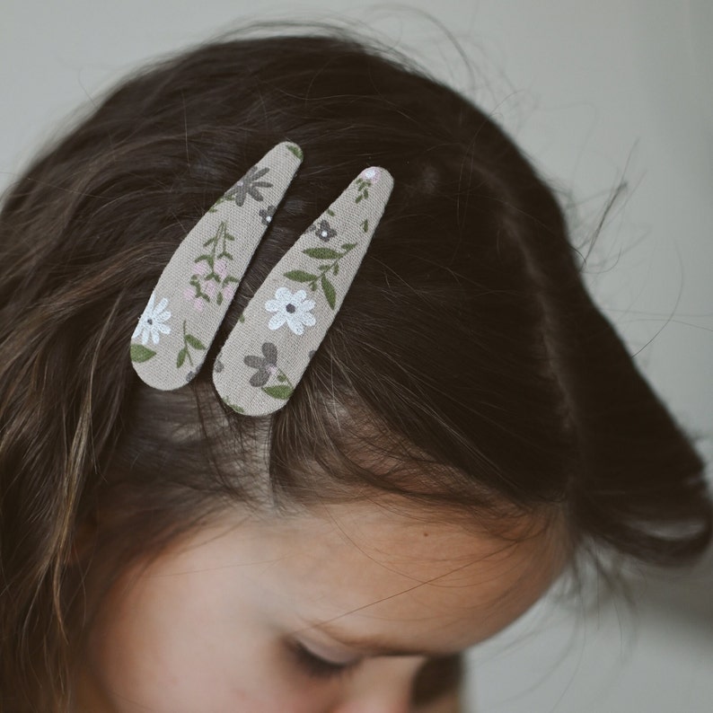Green meadow hair clips, floral boho style snap clips for girls and woman, soft fabric, no pulling hair accessory image 3