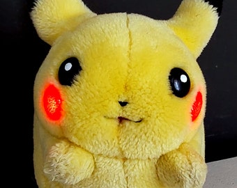 Pikachu interactif vintage 1998.Peluche Pikachu vintage.Peluche Pikachu qui parle bouge et s’allume. Pikachu interactif Nintendo 1998