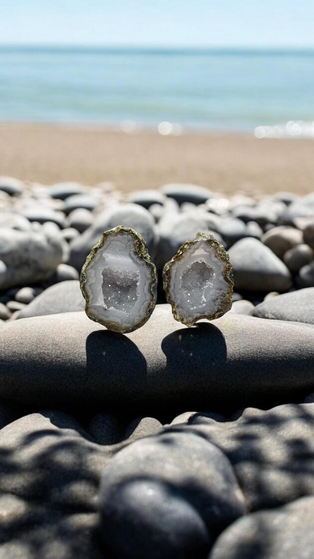 Mini Geodes Pair of Baby Geodes Called mini Tabasco Geodes Rough Sawn 19MM ...
