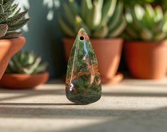 Green and Brown Chalcedony Drilled Cabochon “Rain Forest Chrysoprase” – Triangle Shape 37 mm – Türkiye – Handcrafted – Ref. CRF3