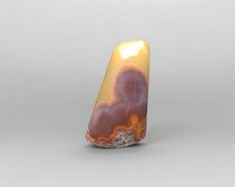 Natural Yellow and Purple Agate Cabochon – Freeform 44 mm – 56.74 cts – Probable Origin: Mexico – Ref. AGAM1